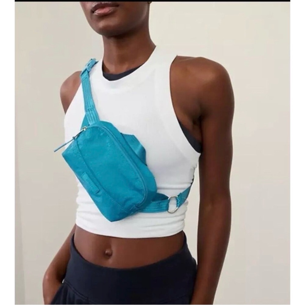 Athleta Excursion Crossbody Mini Belt Bag Pacific Blue Fanny Pack Athletic NWT